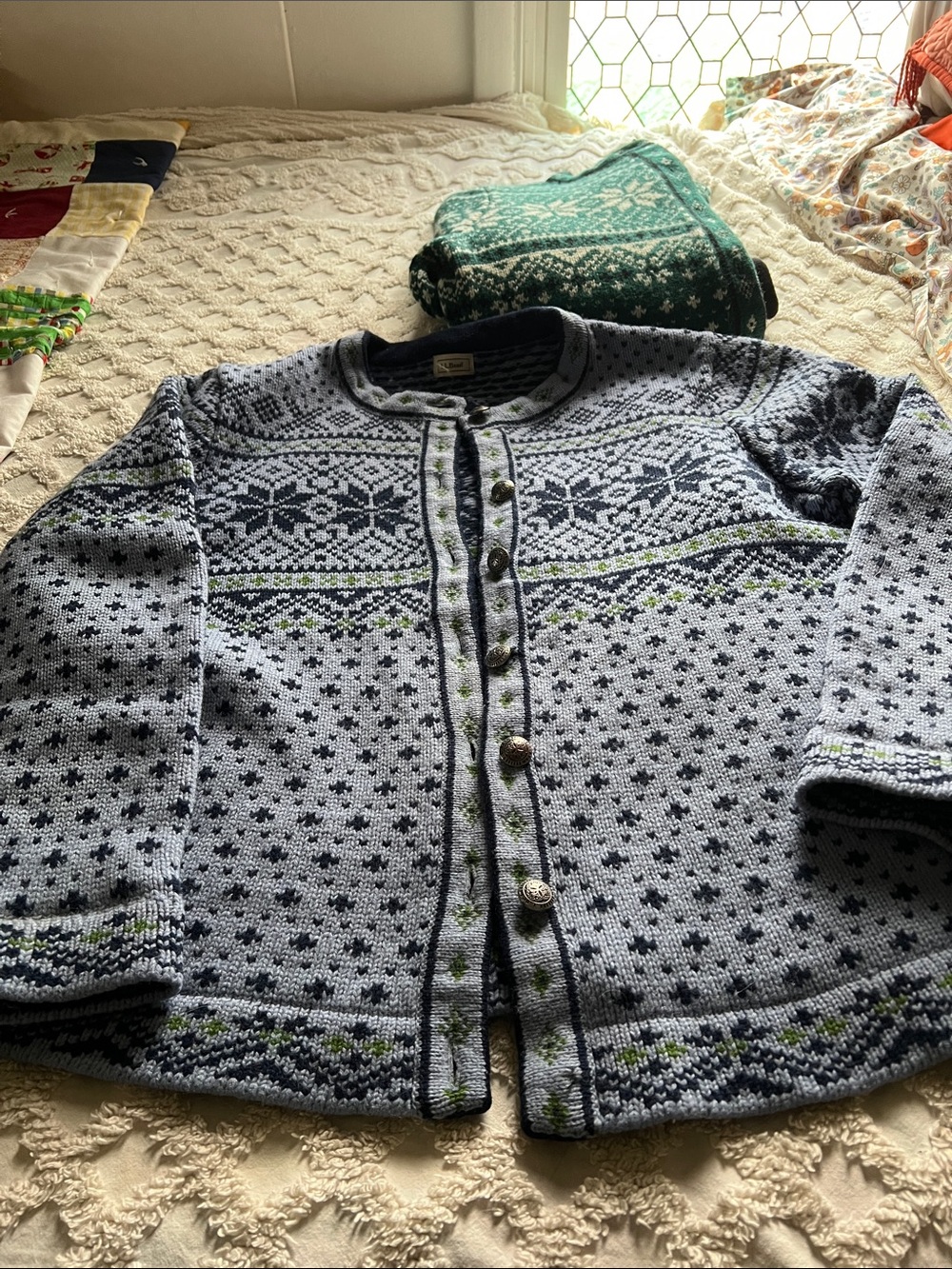 Women’s L.L. Bean Light Blue & Navy Patterned Crewneck Sweater Wool Size Large - Picture 8 of 15